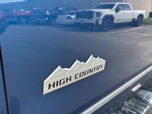 Used 2015 Chevrolet Silverado 1500 High Country w/ High Country Premium Package AWD/4WD image 9