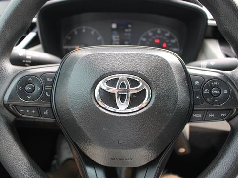 Used 2025 Toyota Corolla LE FWD image 12