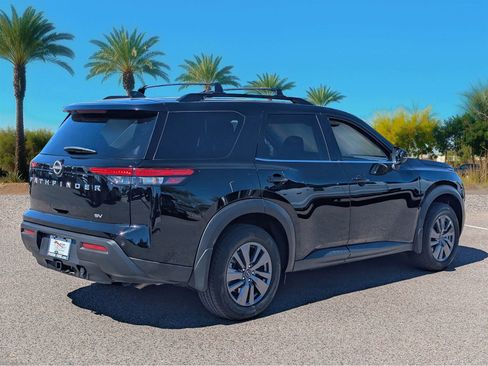 Used 2024 Nissan Pathfinder SV w/ SV Premium Package image 5