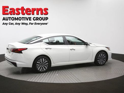 Used 2025 Nissan Altima 2.5 SV FWD image 40