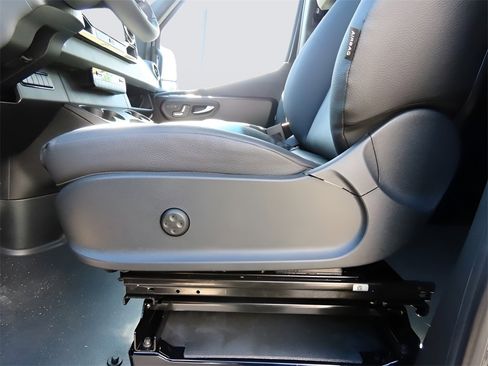 Used 2024 Mercedes-Benz Sprinter 2500 image 55