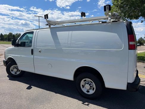 Used 2015 Chevrolet Express 2500 RWD image 2