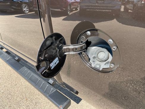 Used 2018 GMC Sierra 1500 SLE w/ SLE Value Package AWD/4WD image 45