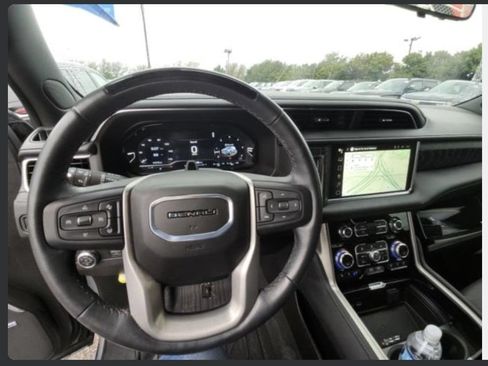 Used 2024 GMC Yukon Denali w/ Advanced Technology Package RWD image 9