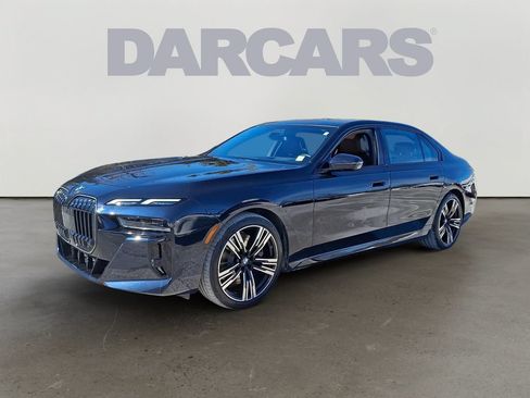 Used 2025 BMW 760i xDrive w/ Executive Package AWD/4WD image 3