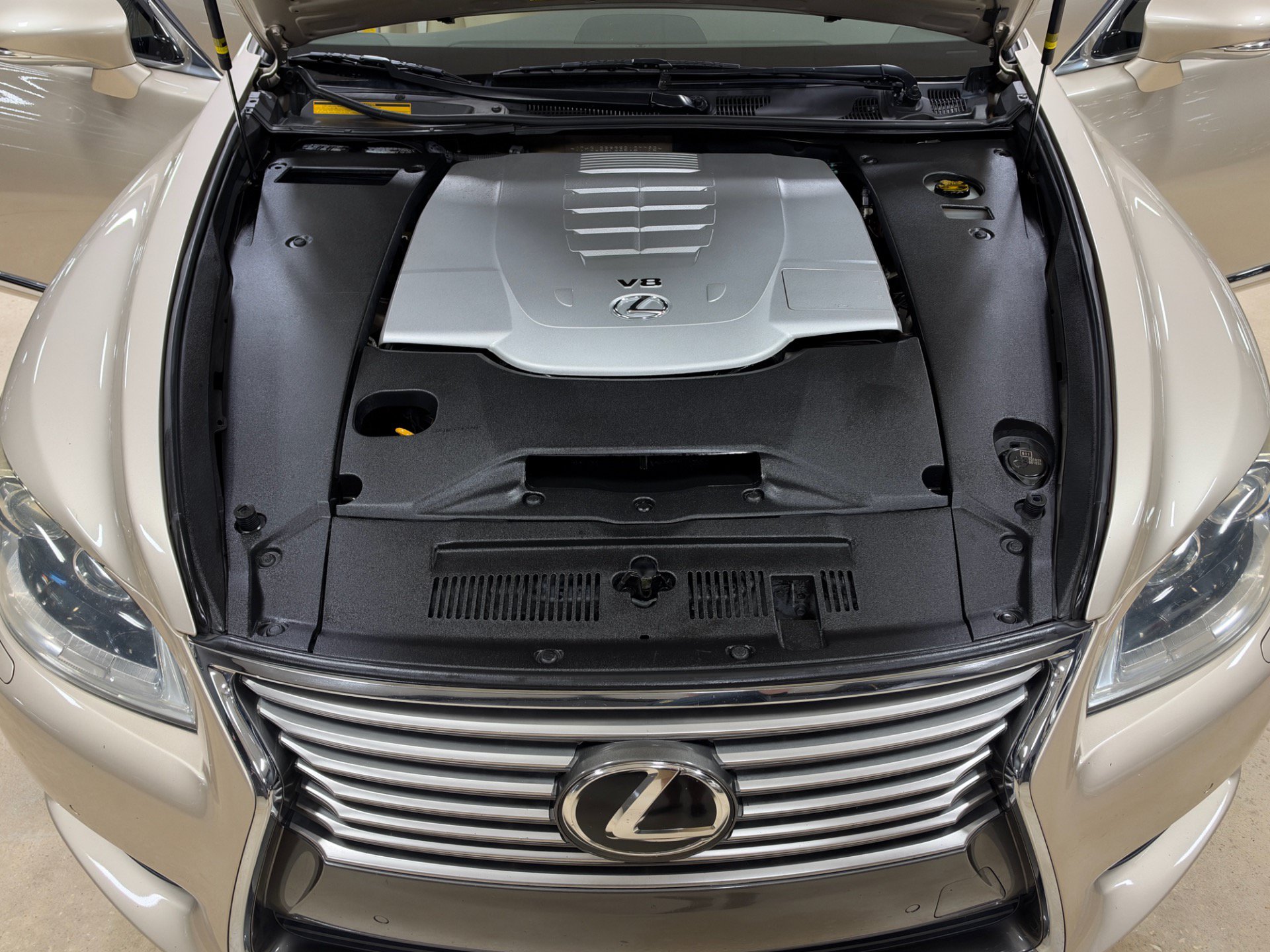 Used 2014 Lexus LS 460 w/ Comfort Package RWD image 34