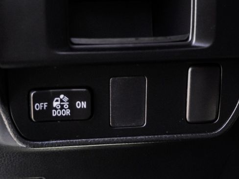 Used 2017 Toyota Tacoma SR5 image 18