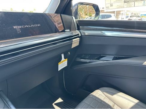 New 2026 Cadillac Escalade V w/ LPO, ONYX Package AWD/4WD image 23