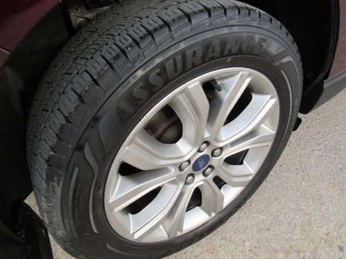 Used 2019 Ford Edge Titanium w/ Equipment Group 301A AWD/4WD image 40