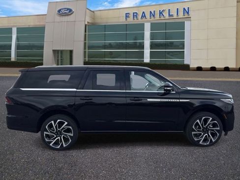 New 2026 Lincoln Navigator L Reserve AWD/4WD image 8