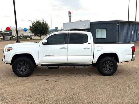 Used 2023 Toyota Tacoma SR5 AWD/4WD image 2