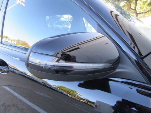 Used 2023 Mercedes-Benz EQB 300 4MATIC image 24