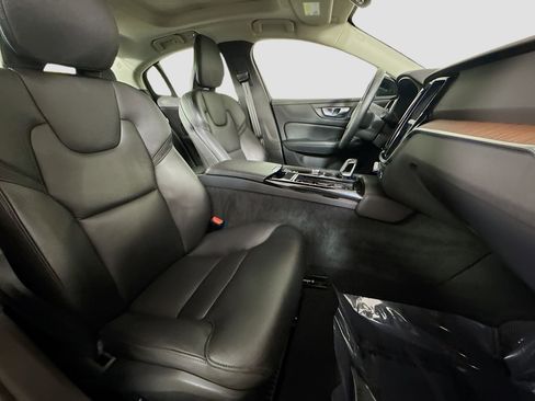 Used 2023 Volvo S60 T8 Plus image 29
