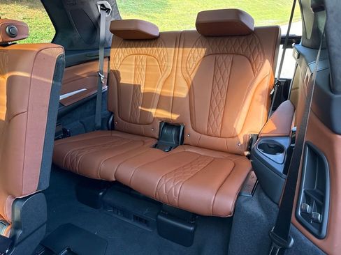 New 2026 BMW X7 M60i image 24