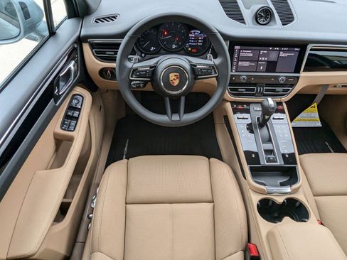 Certified 2025 Porsche Macan image 15