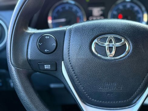 Used 2019 Toyota Corolla LE FWD image 28