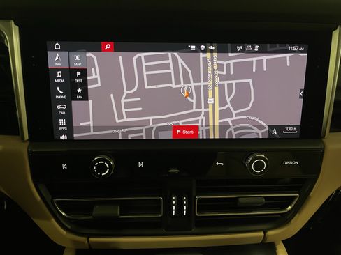 Used 2024 Porsche Macan image 23