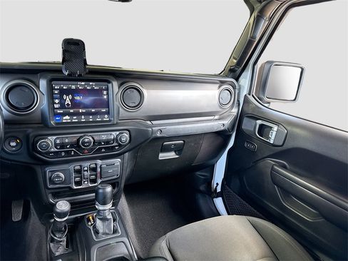 Used 2021 Jeep Gladiator Willys image 25