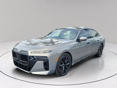 Used 2024 BMW 740i w/ Premium Package 2 RWD image 3