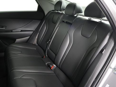 Certified 2025 Hyundai Elantra Limited image 33