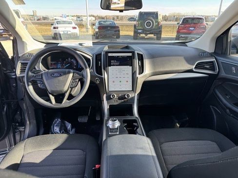 Used 2021 Ford Edge SE image 25