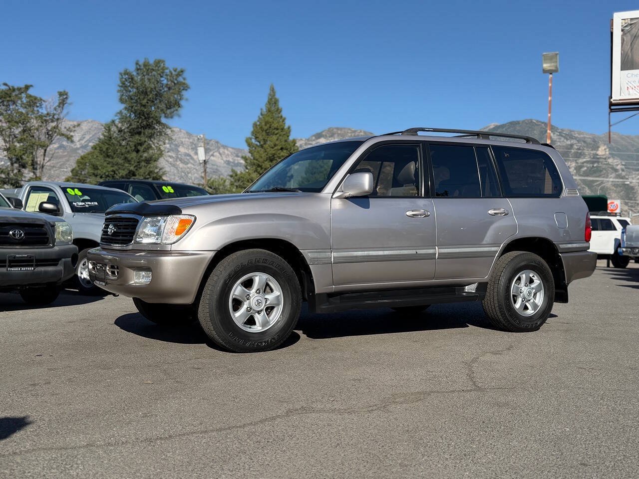 Used 1999 Toyota Land Cruiser w/ Leather Trim Pkg AWD/4WD image 1