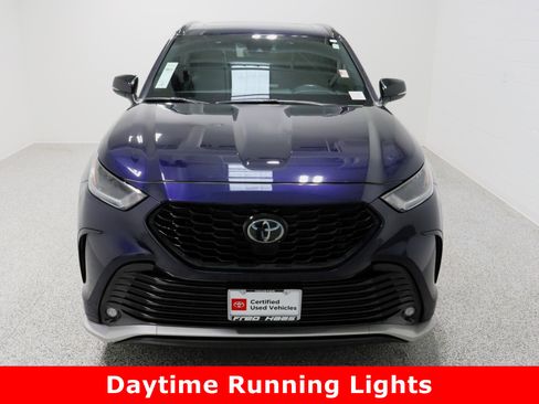 Certified 2023 Toyota Highlander XSE image 3
