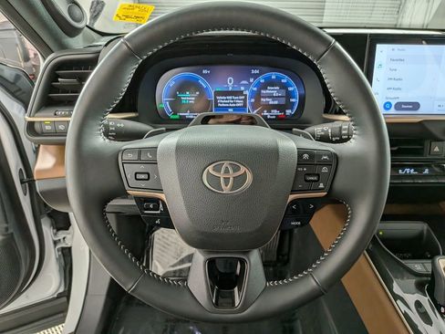 Used 2025 Toyota Crown Signia w/ Advanced Technology Package AWD/4WD image 12