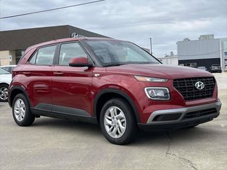 New 2025 Hyundai Venue SE video 1