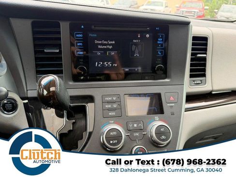 Used 2017 Toyota Sienna XLE w/ XLE Navigation Package FWD image 21