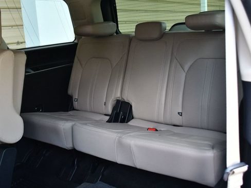 Used 2022 Ford Expedition Limited AWD/4WD image 17