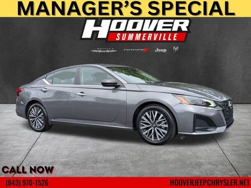Used 2025 Nissan Altima 2.5 SV FWD image 1