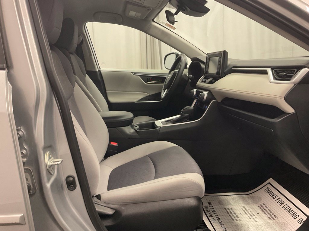 Used 2021 Toyota RAV4 XLE w/ XLE Grade Weather Package AWD/4WD image 31