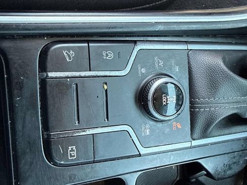 Used 2023 Kia Sorento LX AWD/4WD image 31