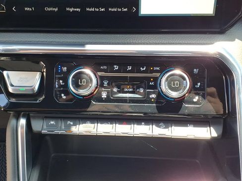 Used 2024 GMC Sierra 1500 Denali w/ Technology Package AWD/4WD image 19