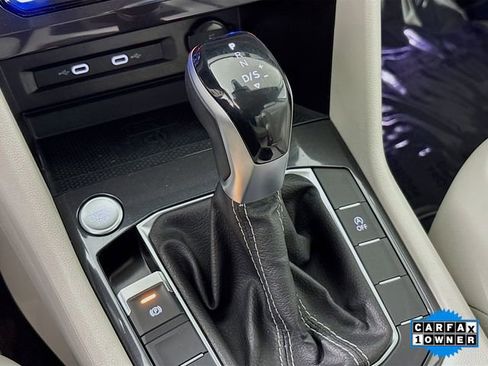 Used 2022 Volkswagen Tiguan SE image 17