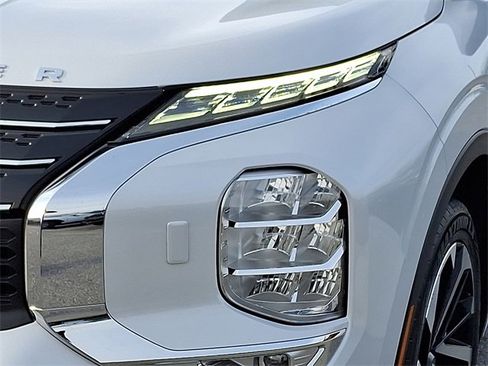 Used 2022 Mitsubishi Outlander SEL image 9