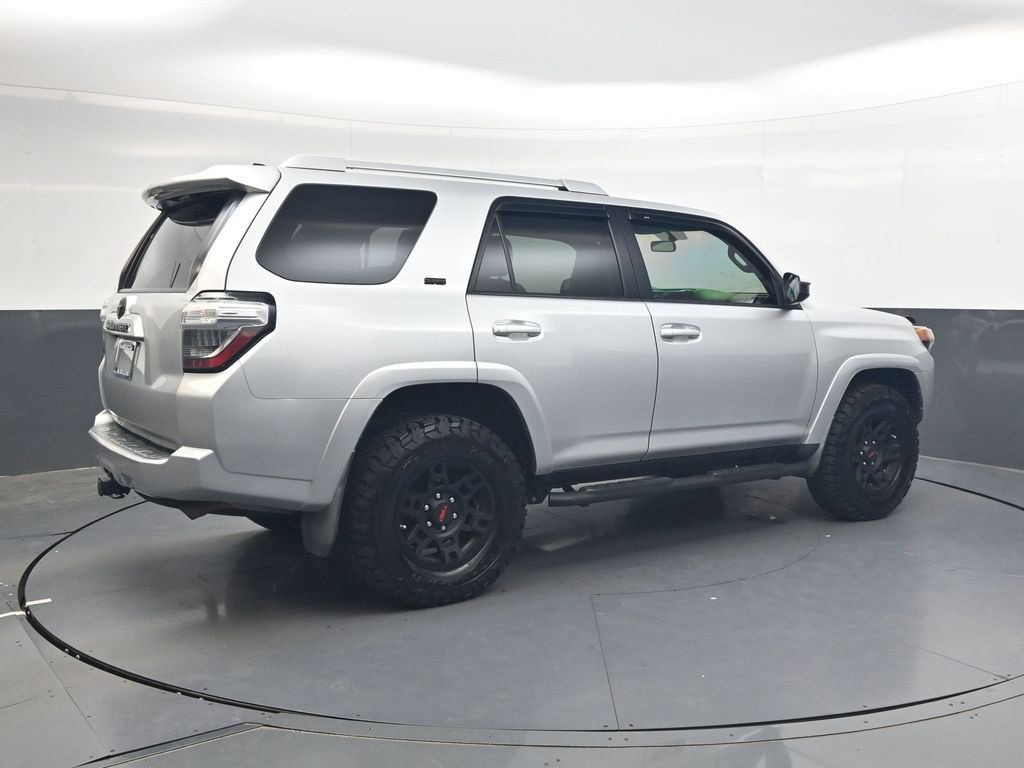 Used 2017 Toyota 4Runner SR5 AWD/4WD image 4
