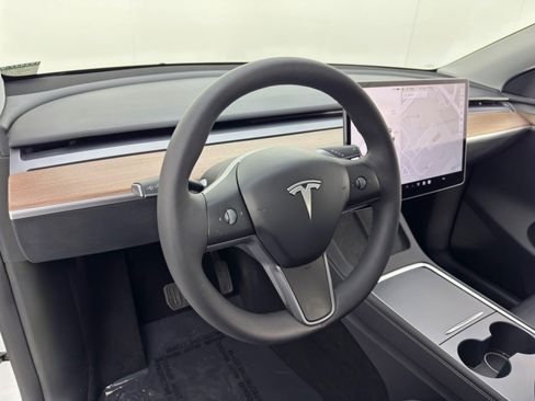Used 2024 Tesla Model Y Long Range image 14