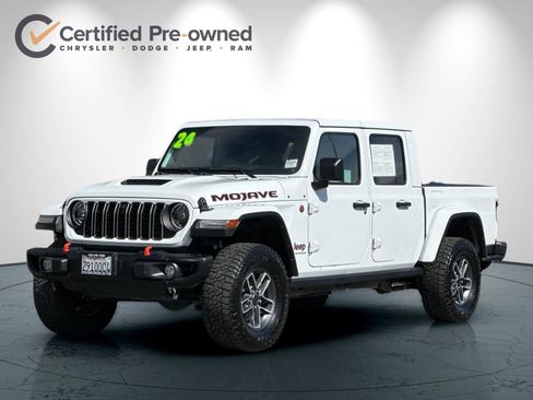 Used 2024 Jeep Gladiator Mojave AWD/4WD image 8