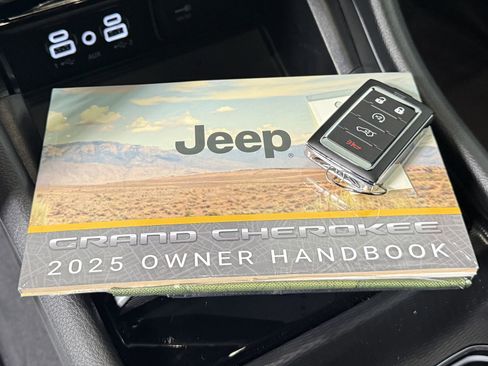 New 2025 Jeep Grand Cherokee L Limited image 24