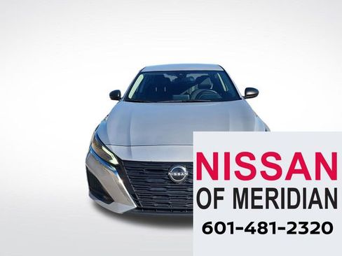 Used 2024 Nissan Altima 2.5 SV image 8