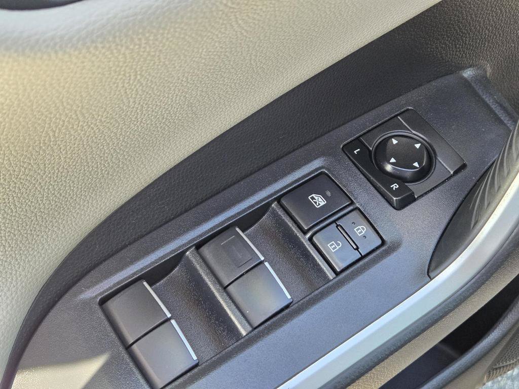 Used 2019 Toyota RAV4 Limited FWD image 14