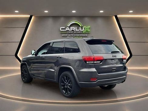Used 2018 Jeep Grand Cherokee Altitude RWD image 3