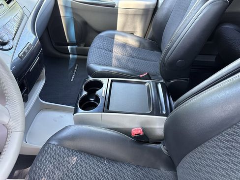 Used 2011 Toyota Sienna SE w/ Preferred Pkg FWD image 34