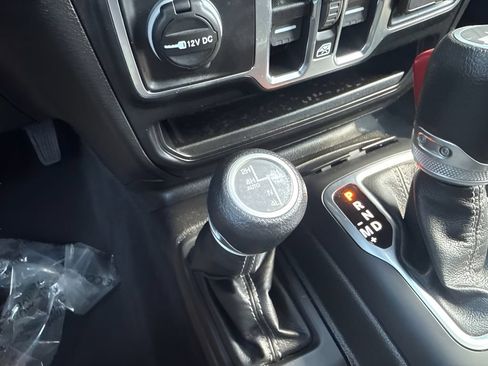 Used 2024 Jeep Wrangler Unlimited w/ Convenience Group AWD/4WD image 21