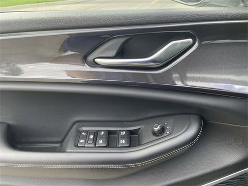 Used 2022 Jeep Grand Cherokee L Laredo image 22