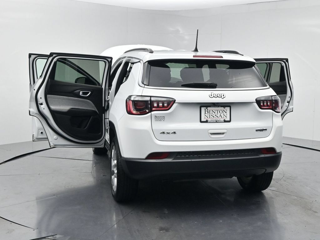 Used 2024 Jeep Compass Latitude AWD/4WD image 27