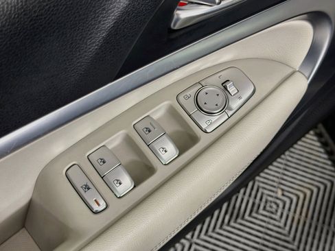 Used 2025 Genesis G70 2.5T RWD image 15