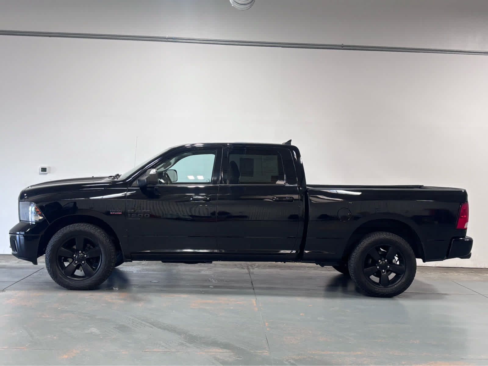 Used 2022 RAM 1500 Classic SLT w/ Electronics Convenience Group AWD/4WD image 2